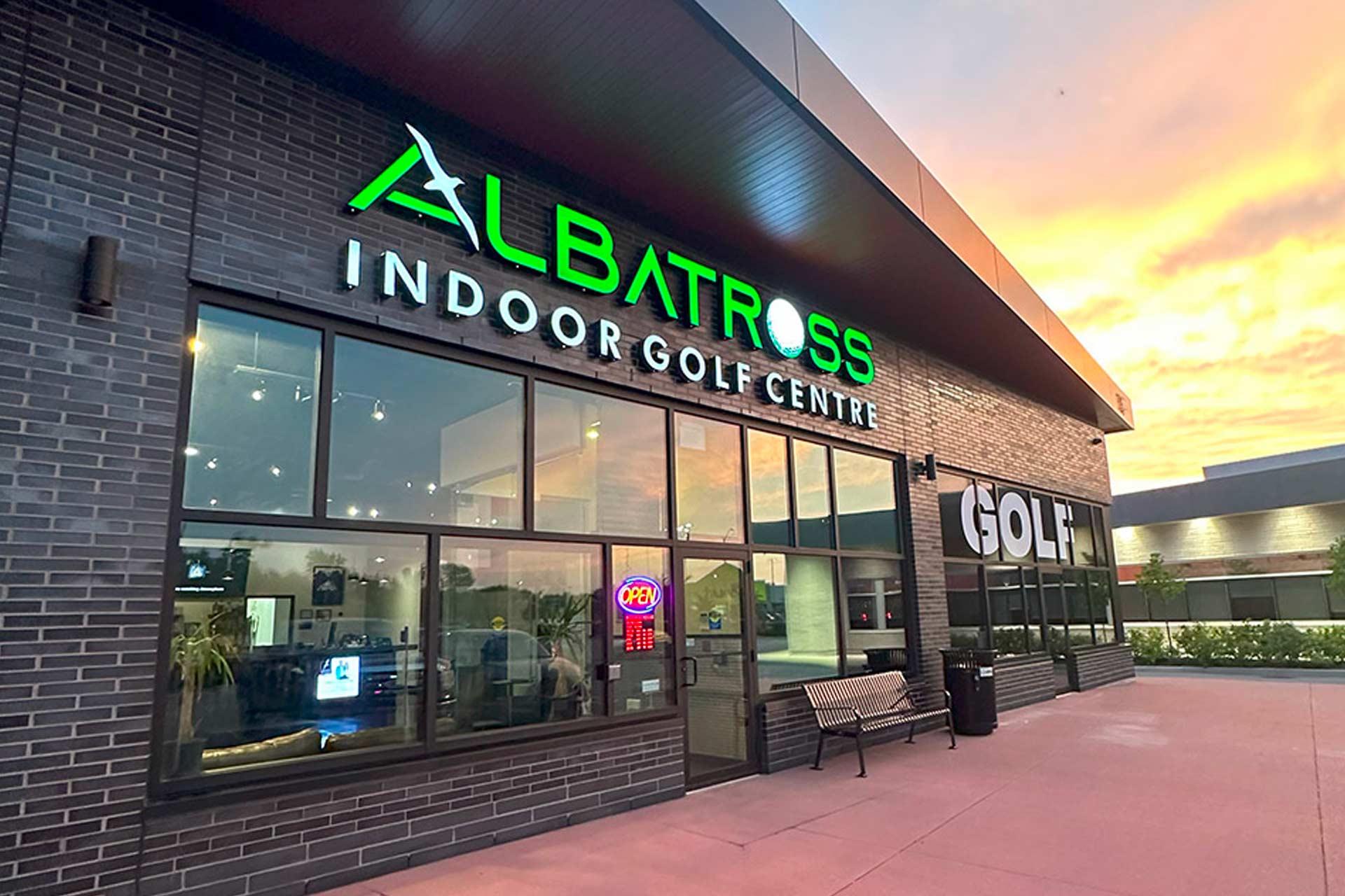 Indoor Golf Locations in Ancaster & Stoney Creek | Albatross Golf